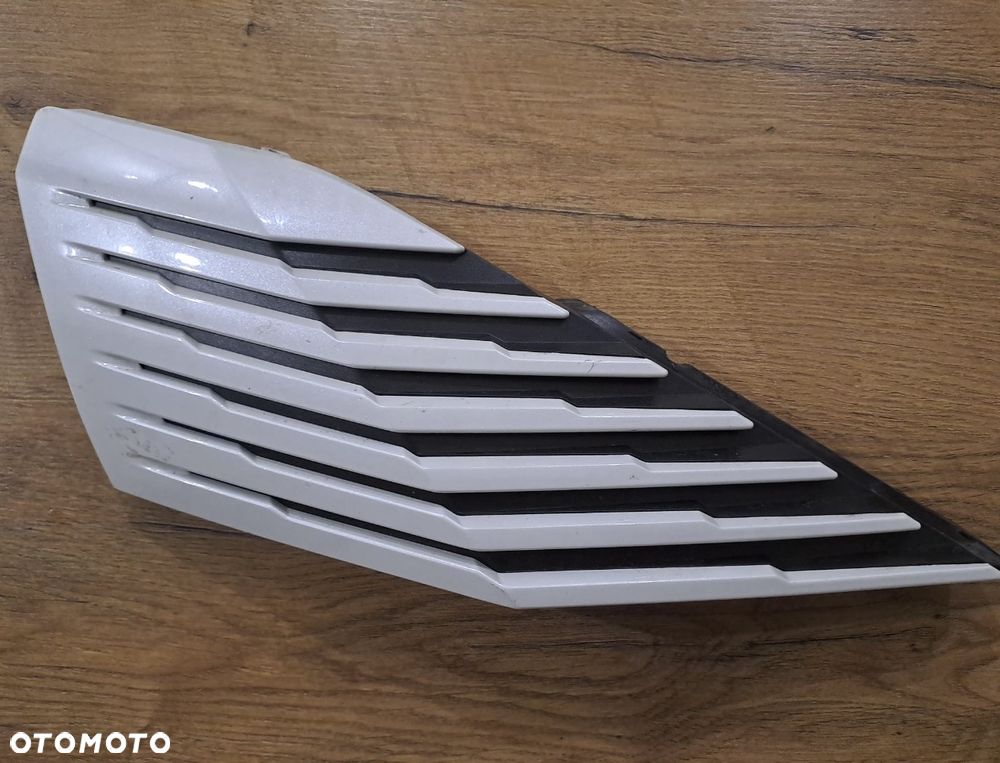 Zaślepka zderzaka pod lampę  Peugeot 3008 2021 rok - 1