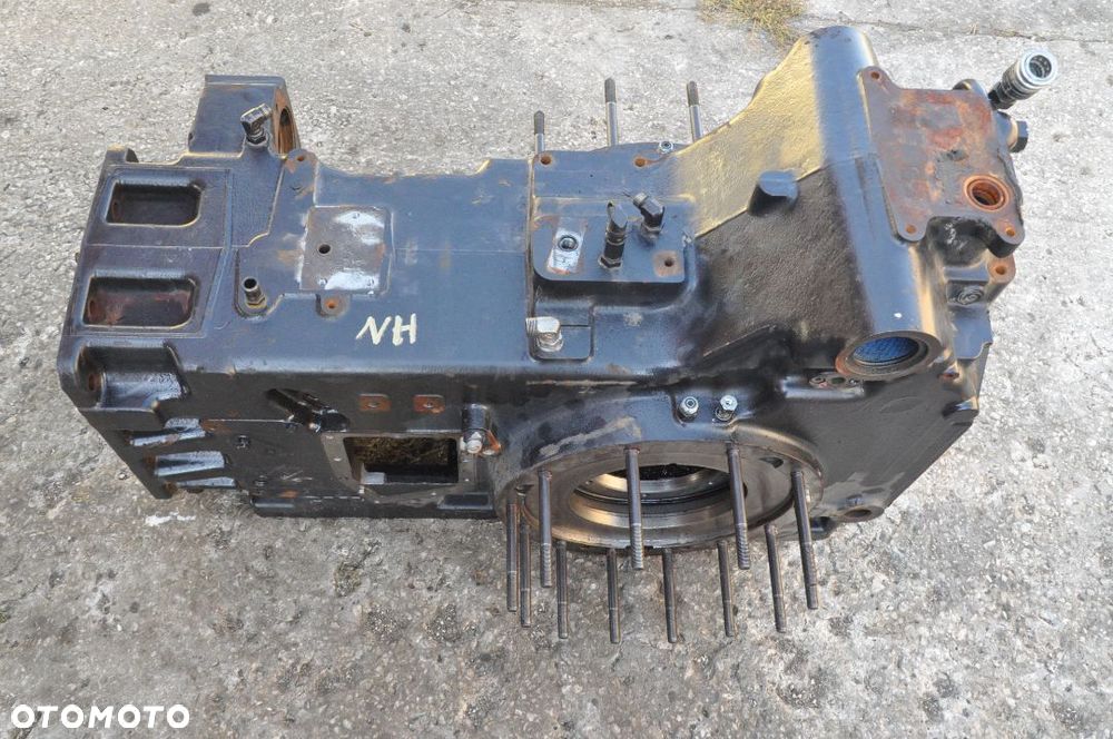 OBUDOWA TYLNEGO MOSTU NEW HOLLAND T7 140 165 170 200 225 NR 84210527 - 2