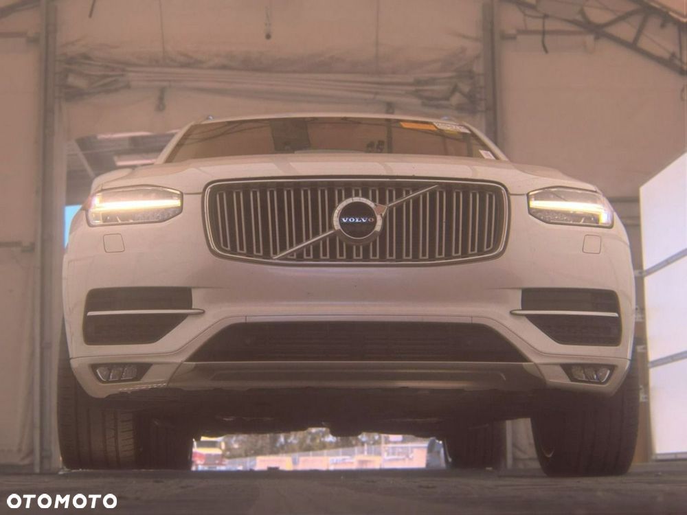 Volvo XC 90 - 8