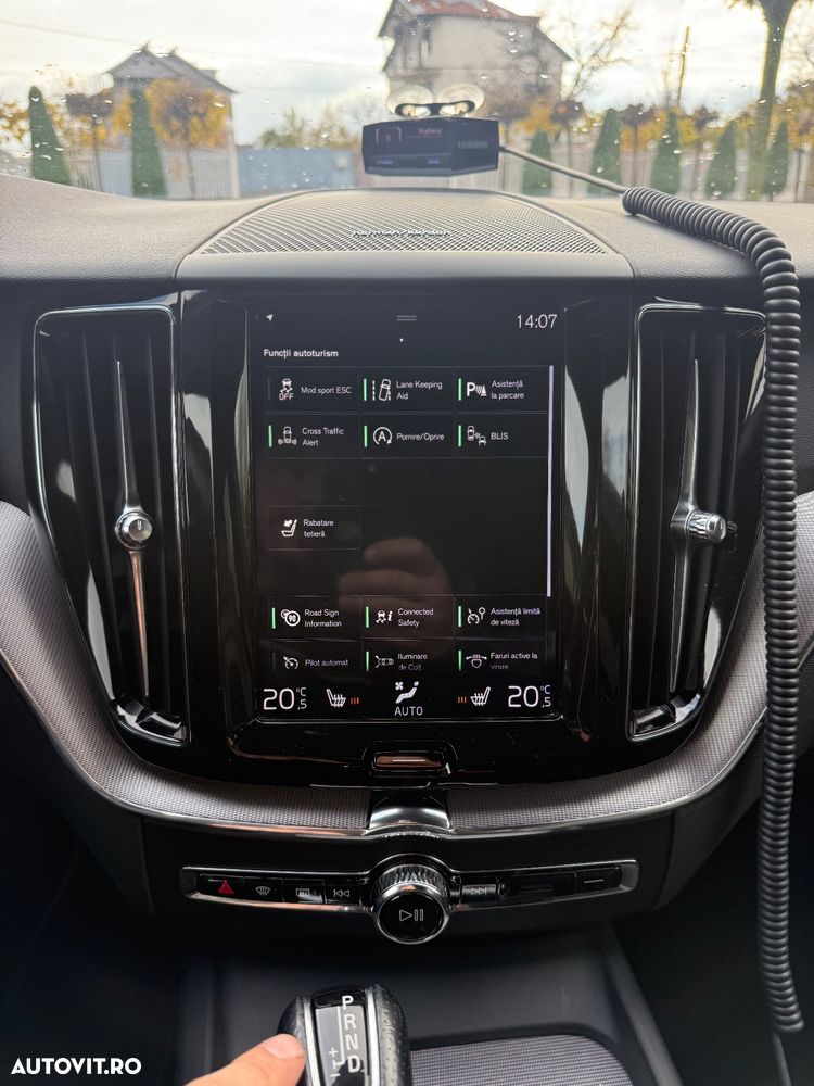 Volvo XC 60 D4 R-Design - 11