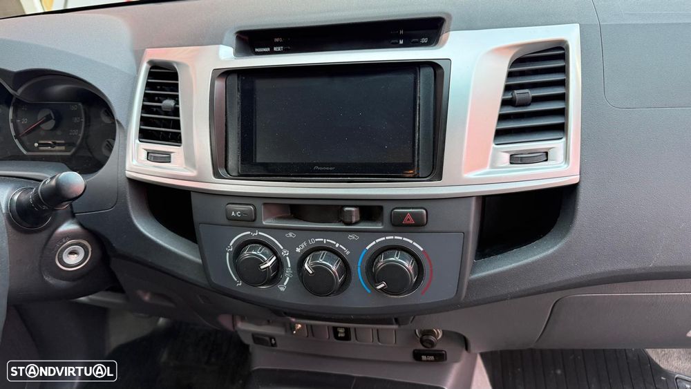 Toyota Hilux 2.5 D-4D 4WD CE - 13