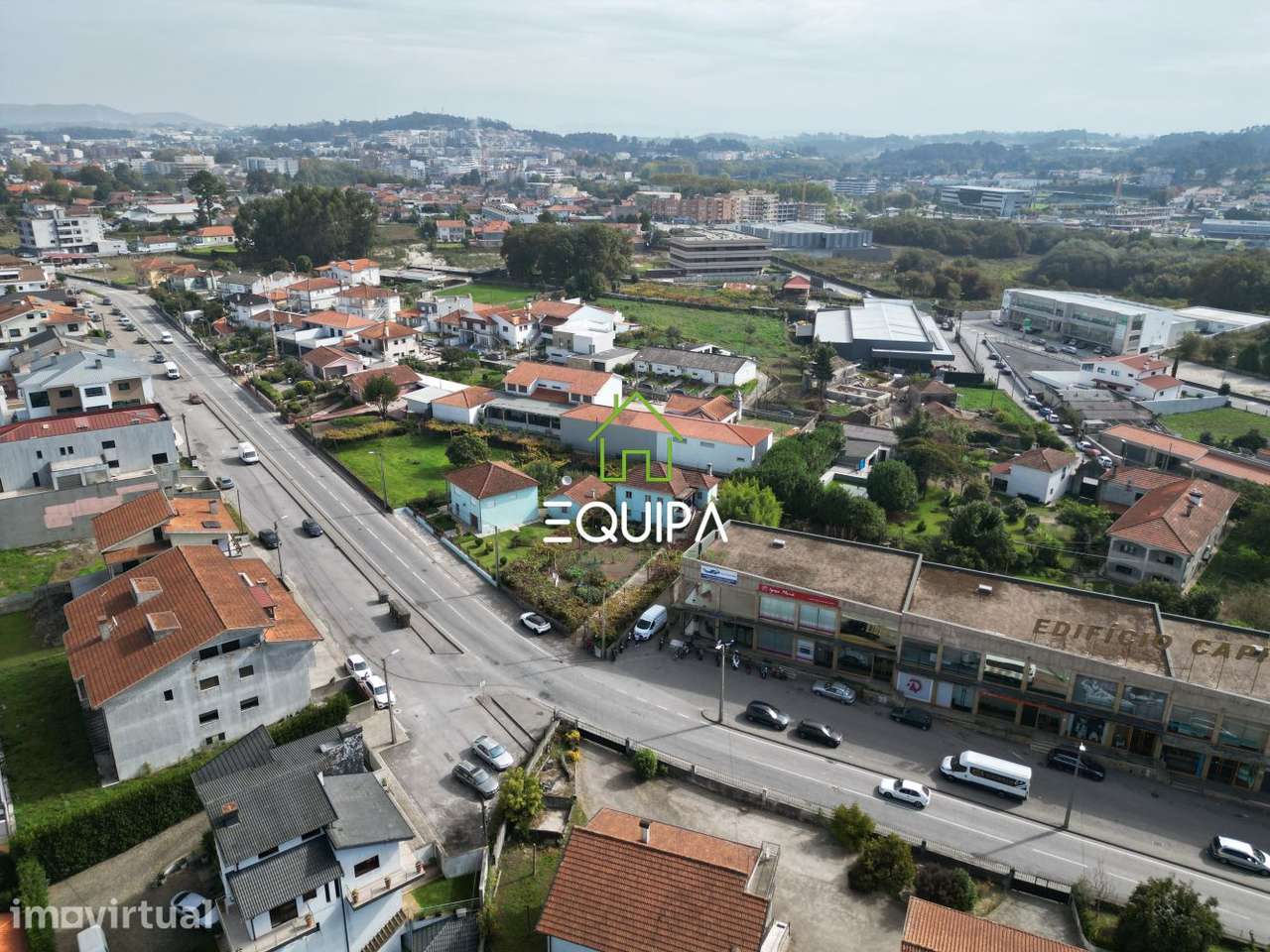 Loja licenciada para comércio e serviços com 3 pisos, em Aldeia Nova - Grande imagem: 4/13