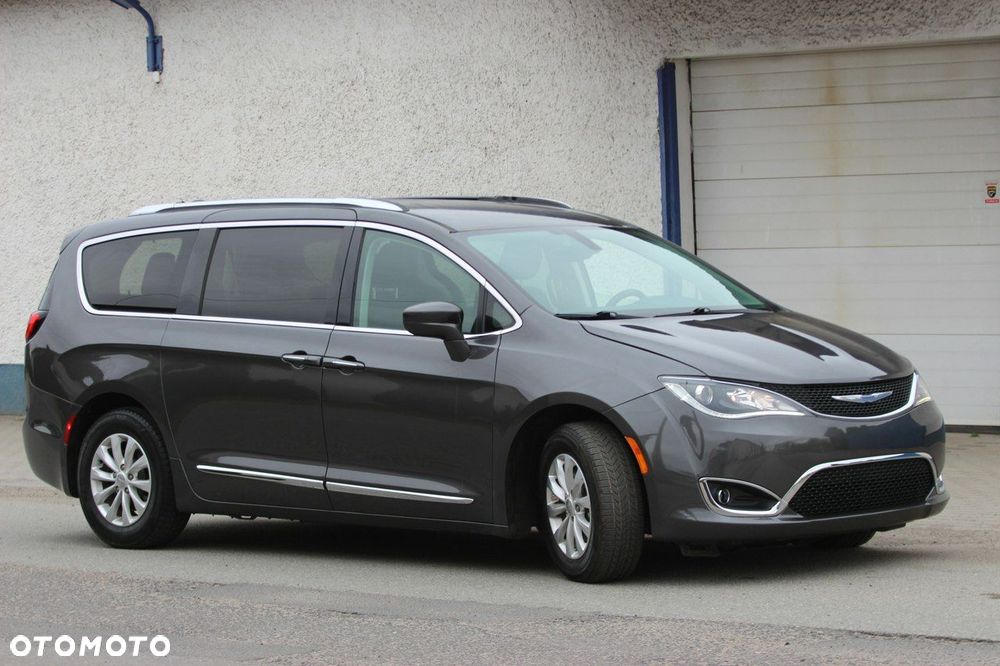 Chrysler Pacifica - 5