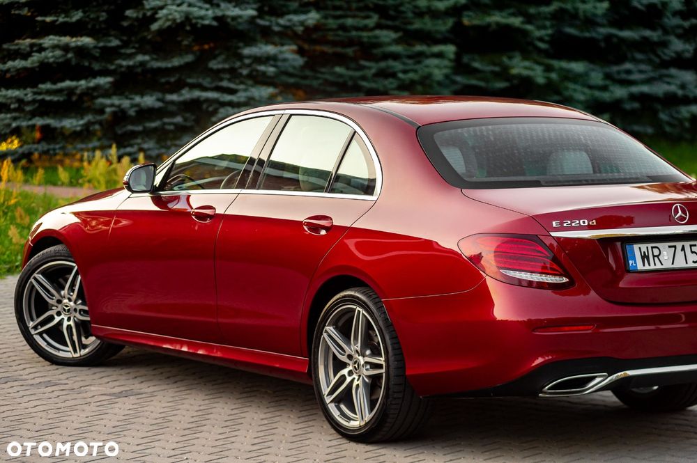Mercedes-Benz Klasa E 220 d 4-Matic 9G-TRONIC - 14