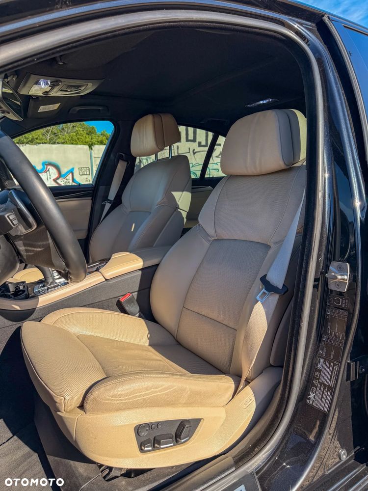 BMW Seria 5 550i xDrive - 13