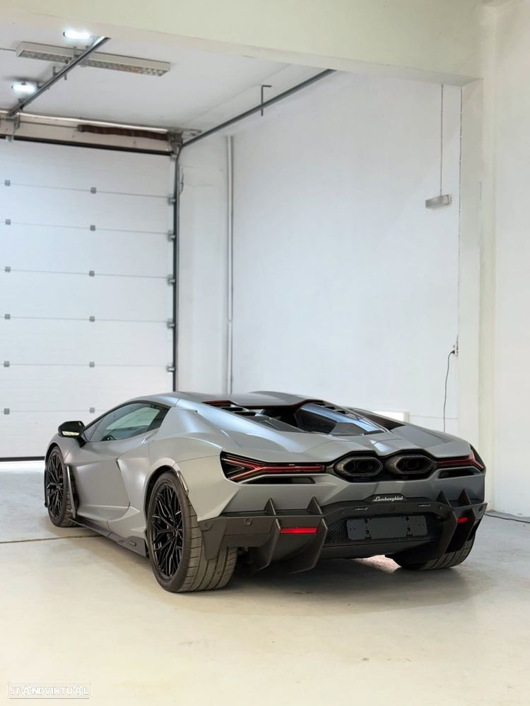 Lamborghini Revuelto 6.5 V12 - 9