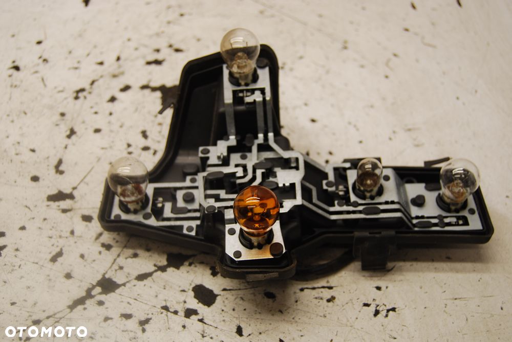 WKŁAD LAMPY LEWY TYŁ TYLNY 1T0945257A VW TOURAN I 1T0945257D - 4