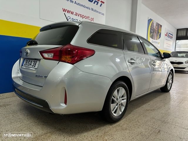 Toyota Auris Touring Sports 1.8 HSD Active - 3
