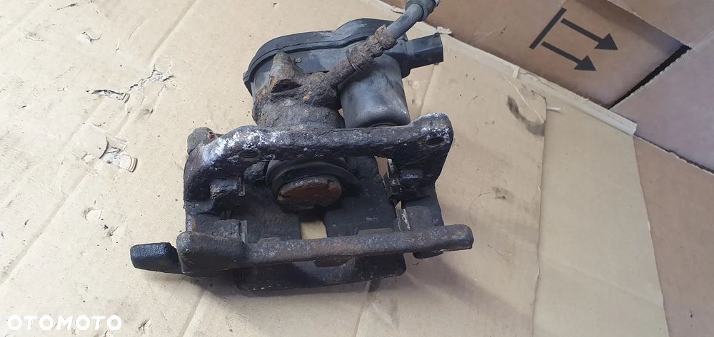 Zacisk hamulcowy prawy tył tylny Audi A4 B8 - 6