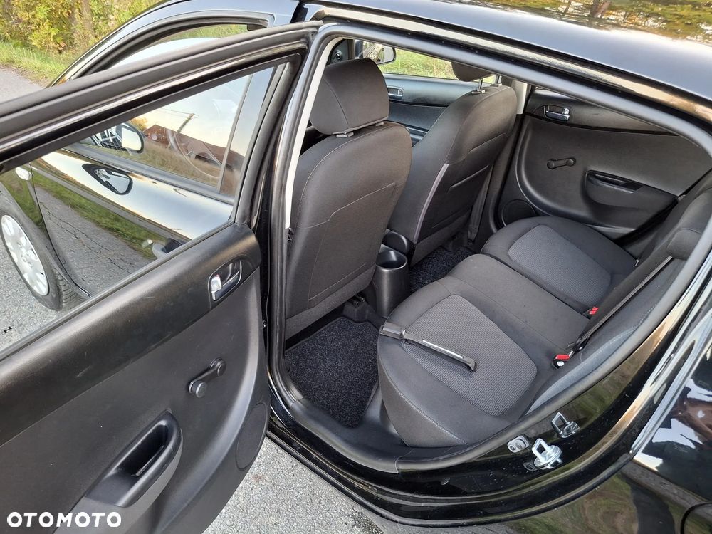 Hyundai i20 1.2 Intro Edition - 20