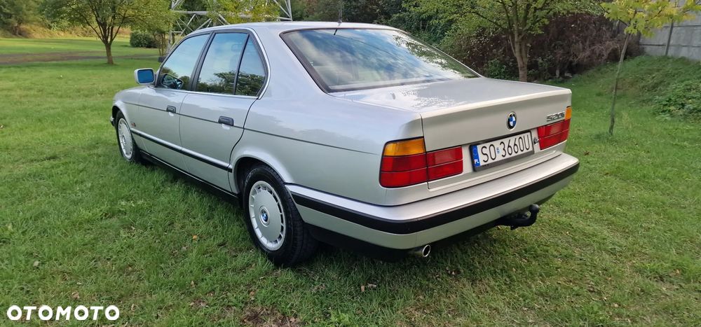 BMW Seria 5 520i - 25