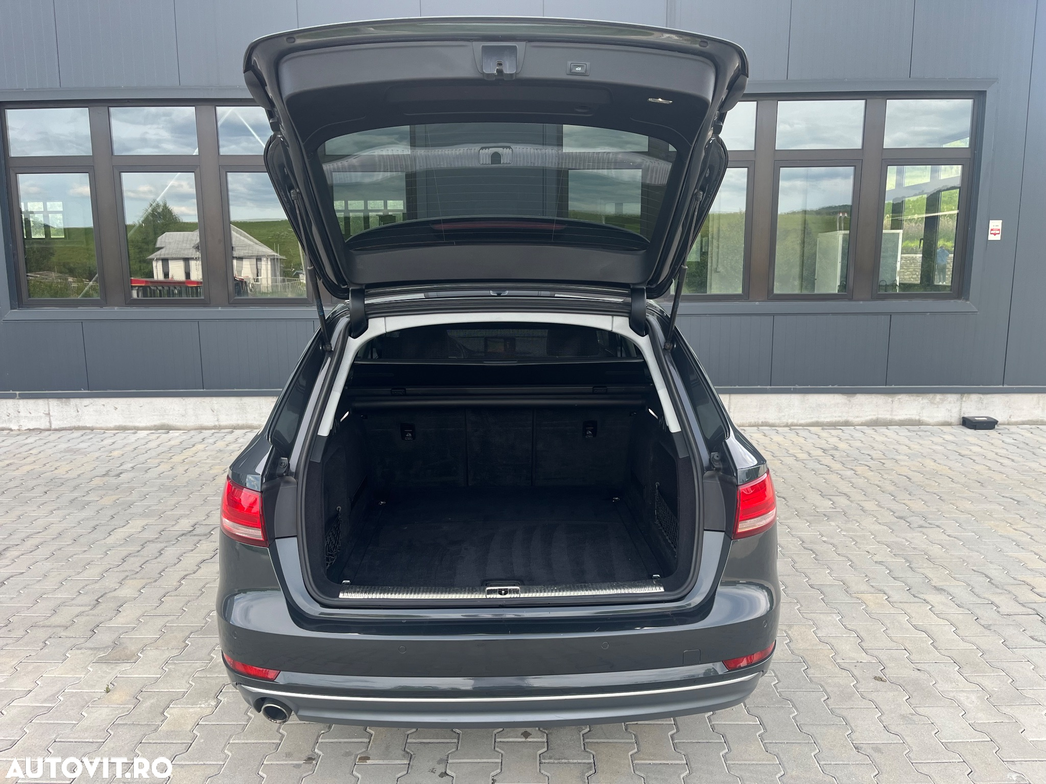 Audi A4 Avant 2.0 TDI Design - 13