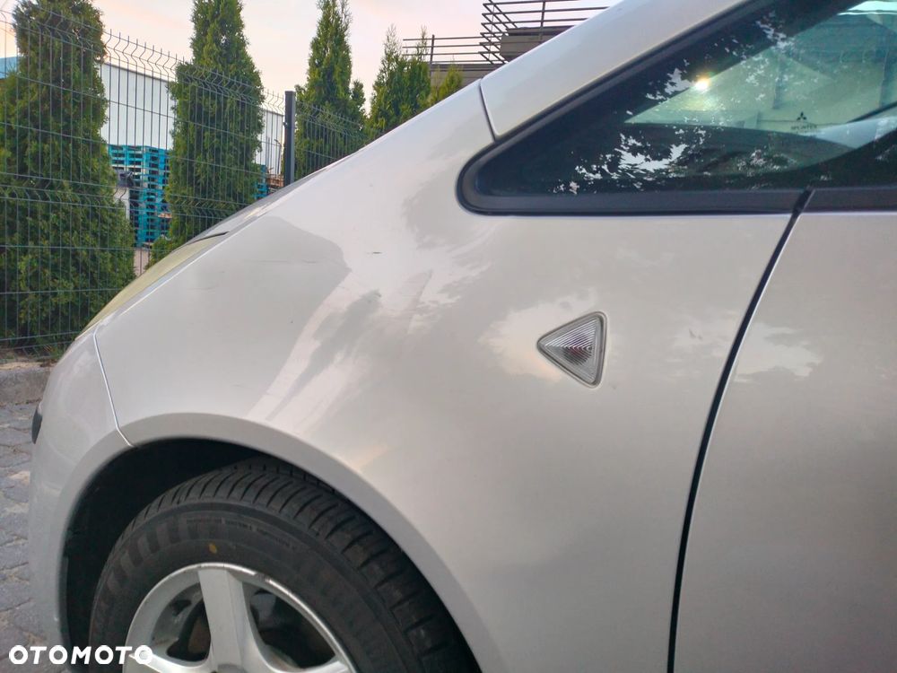 Mitsubishi Colt 1.1 - 10