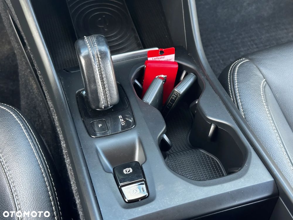 Volvo XC 40 D4 AWD Geartronic Momentum - 29