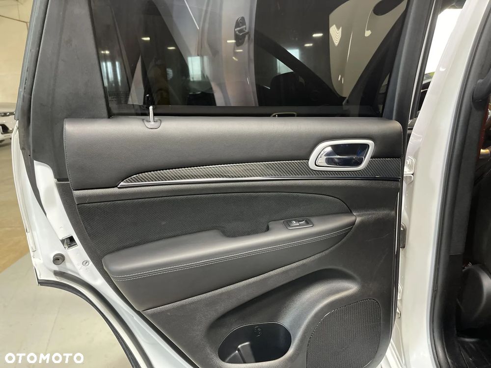 Jeep Grand Cherokee - 14