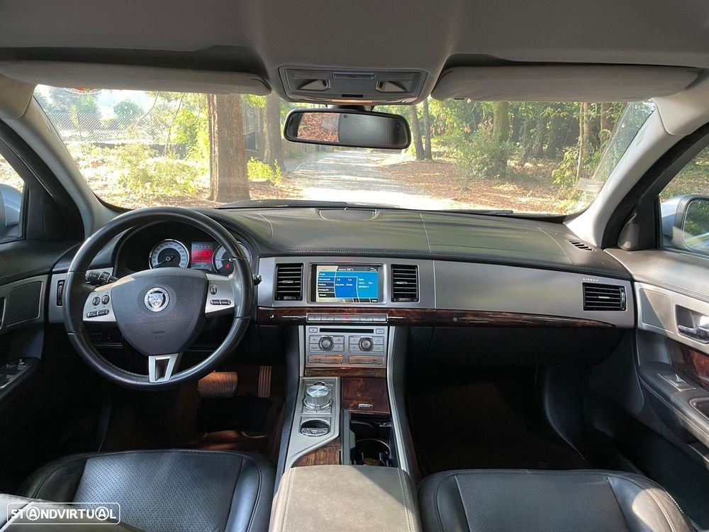 Jaguar XF 2.7 D V6 Premium Luxury - 9