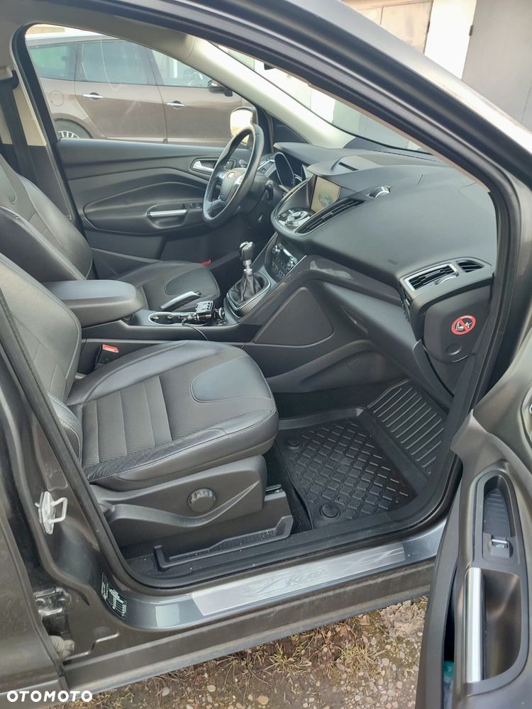 Ford Kuga 2.0 TDCi 2x4 Titanium - 6