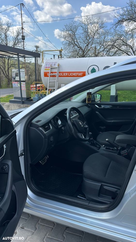 Skoda Octavia 2.0 TDI DSG Style - 10