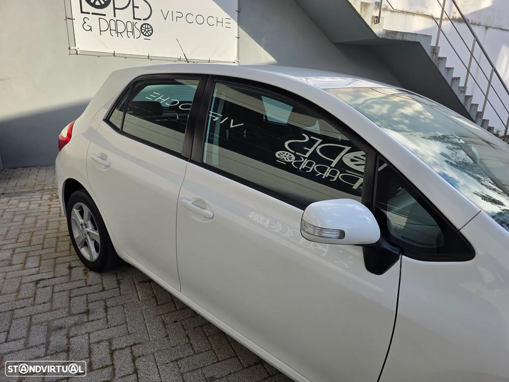 Toyota Auris 1.33 VVT-i Exclusive - 28