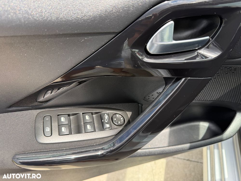 Peugeot 208 1.2 L PureTech Turbo S&S EAT6 Allure - 28