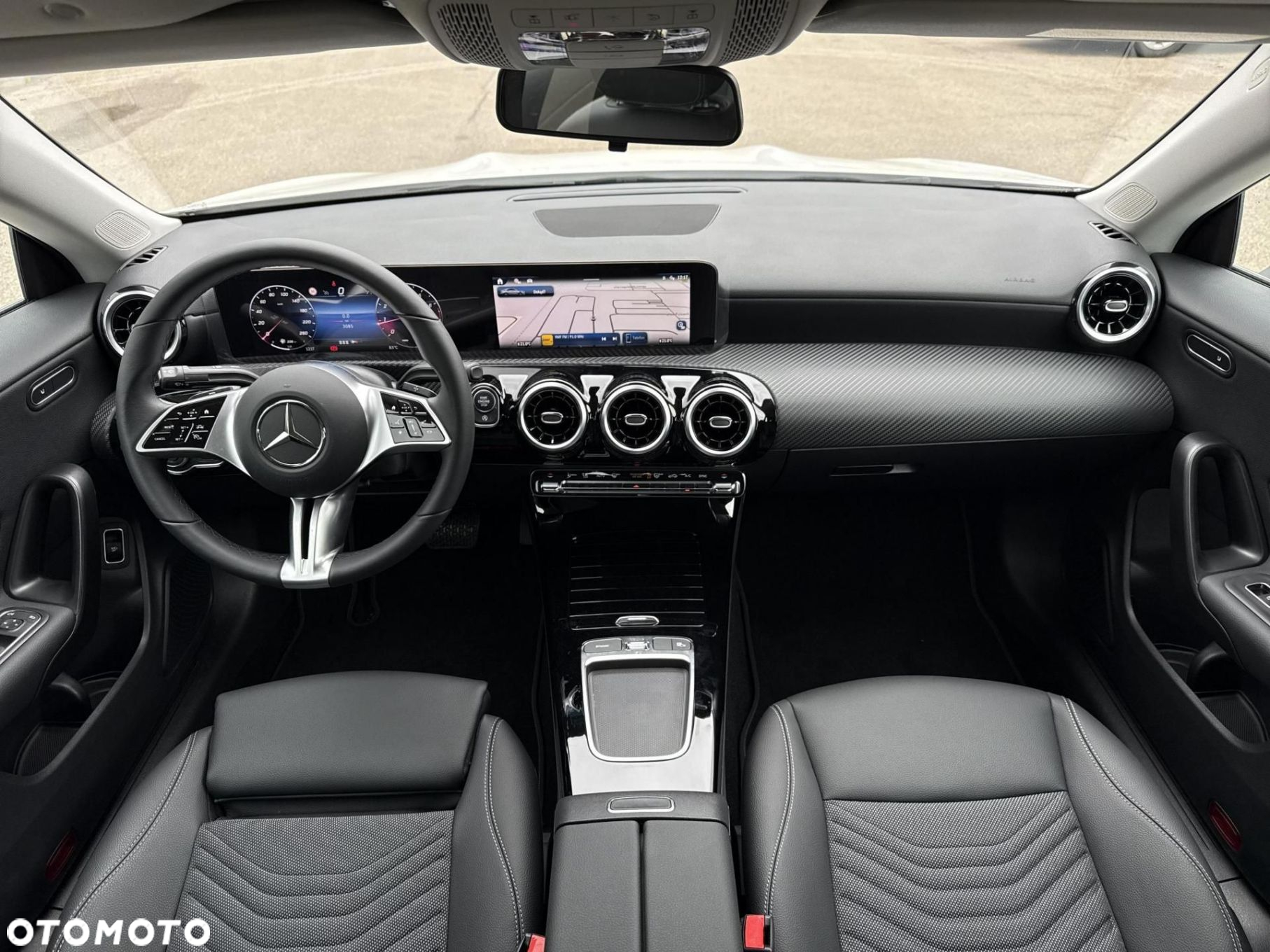 Mercedes-Benz CLA - 12