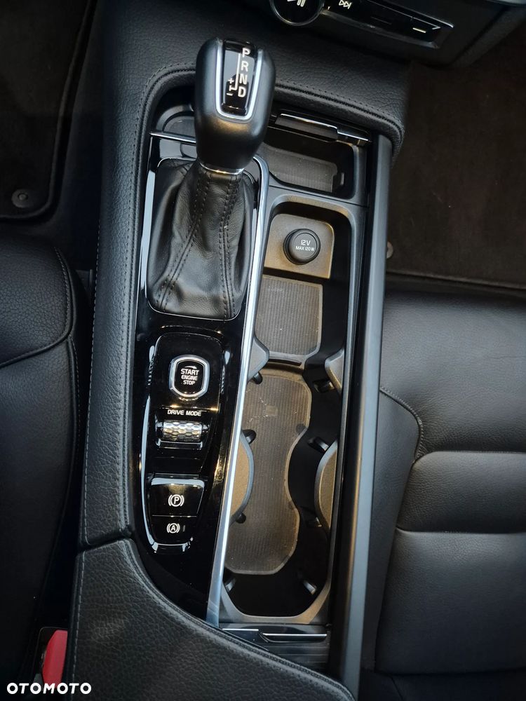 Volvo V90 D4 Geartronic Momentum - 35