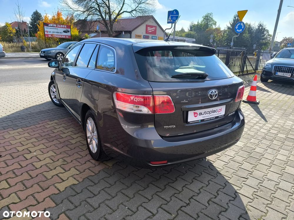 Toyota Avensis 1.8 Life - 23