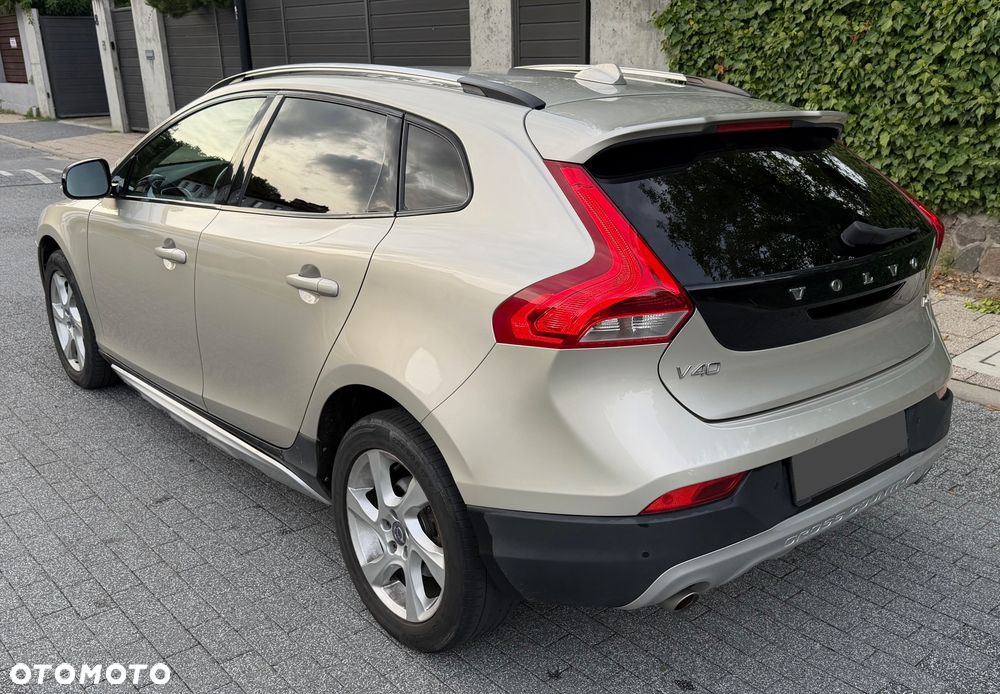 Volvo V40 D4 Geartronic Summum - 4