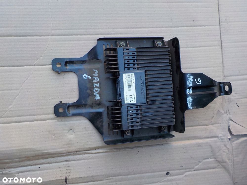 wzmacniacz mazda 6 I GM1A-66-92X - 1