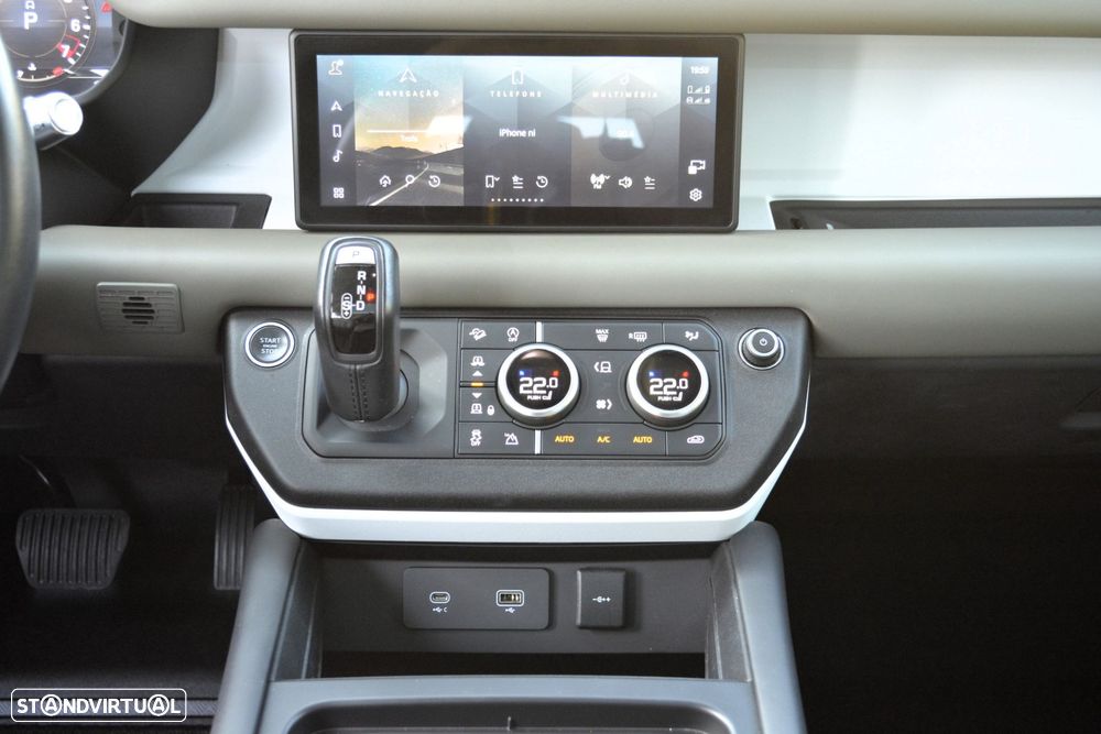 Land Rover Defender 3.0 I6 130 AWD X-Dynamic HSE - 24