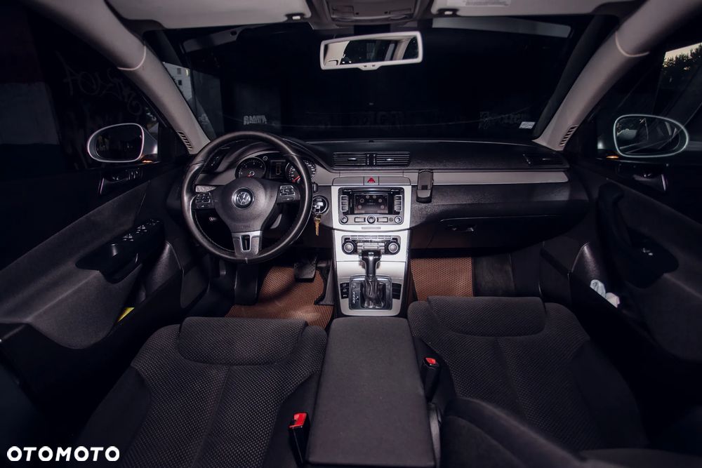 Volkswagen Passat 2.0 TDI Comfortline DSG - 13