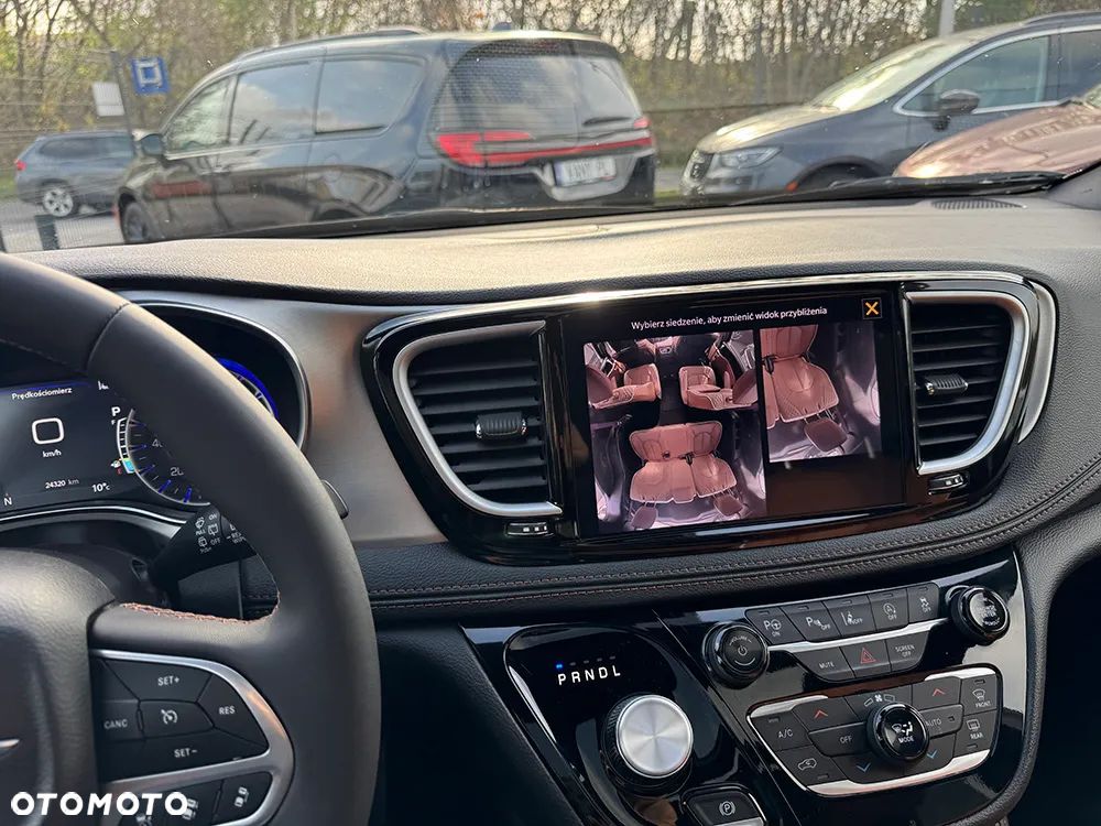 Chrysler Pacifica - 31