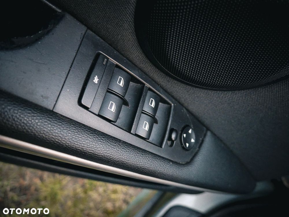 BMW Seria 3 318d DPF - 12