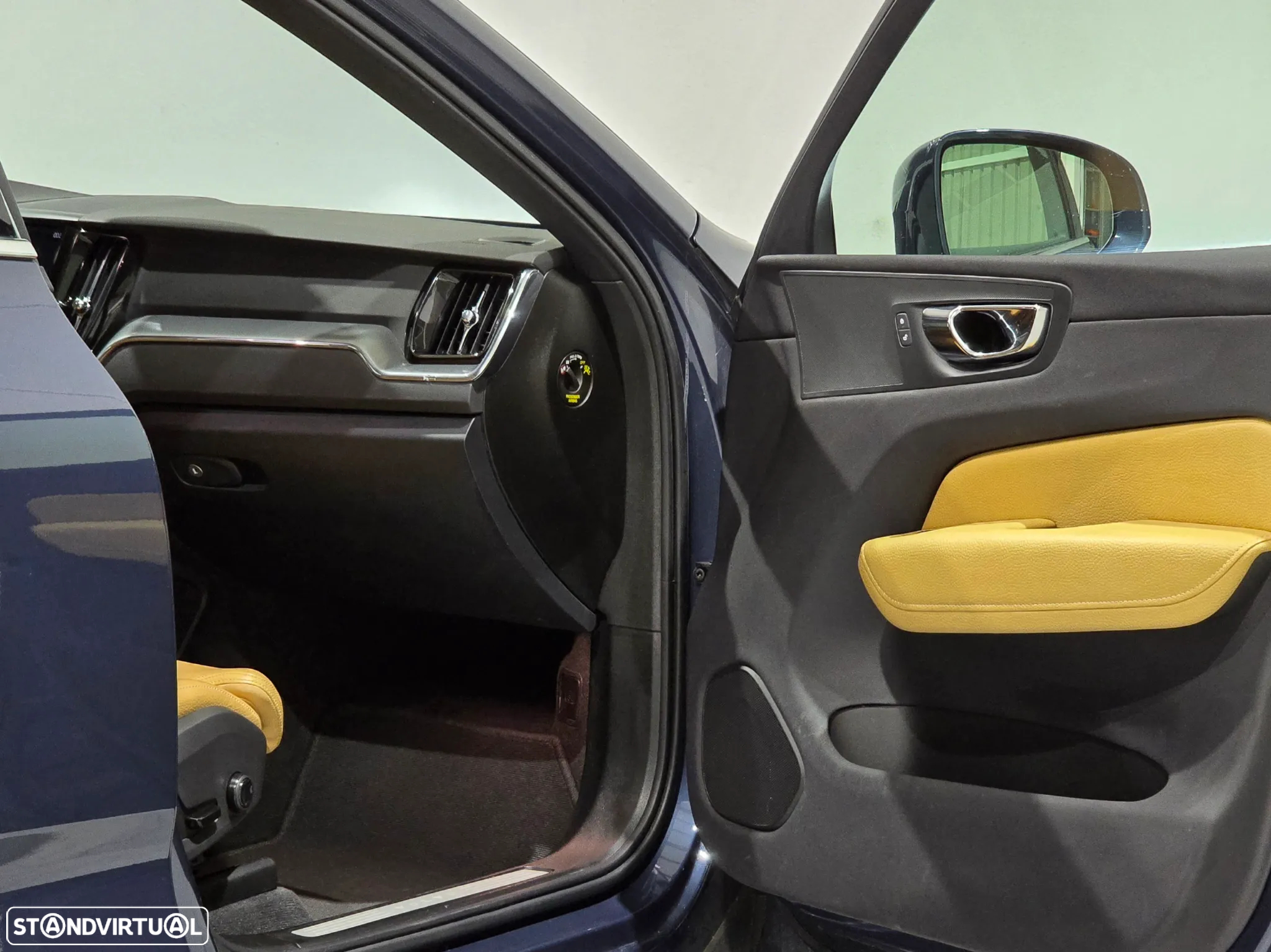 Volvo XC 60 2.0 T8 PHEV Momentum AWD - 34