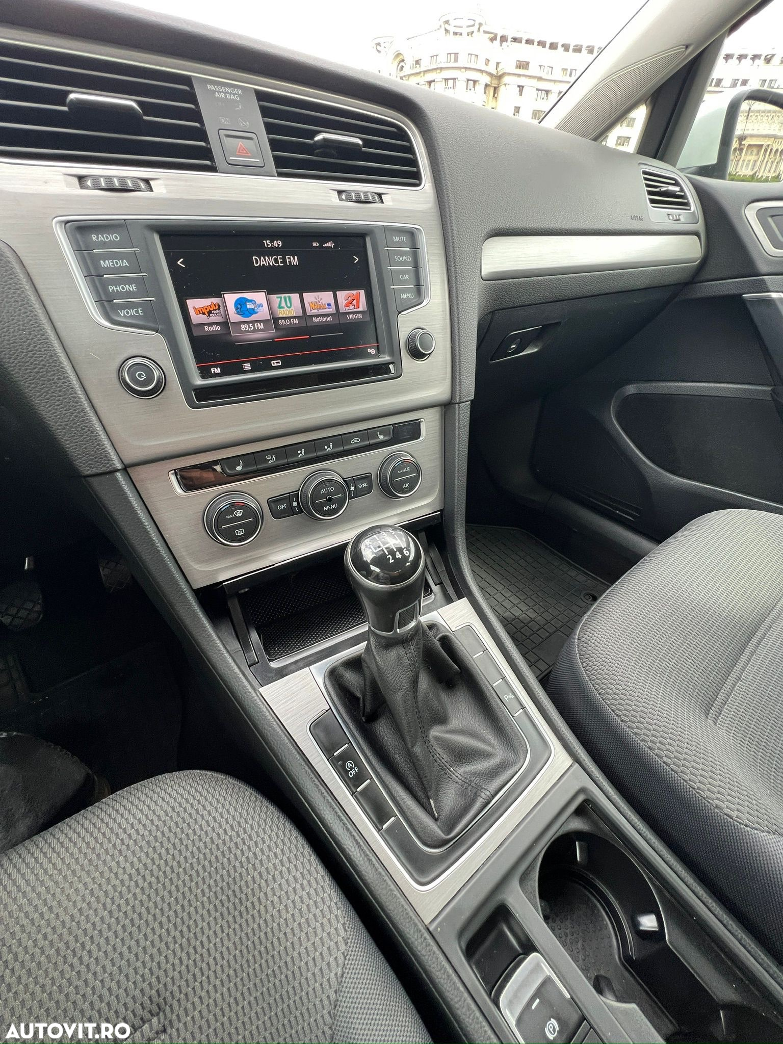 Volkswagen Golf - 10