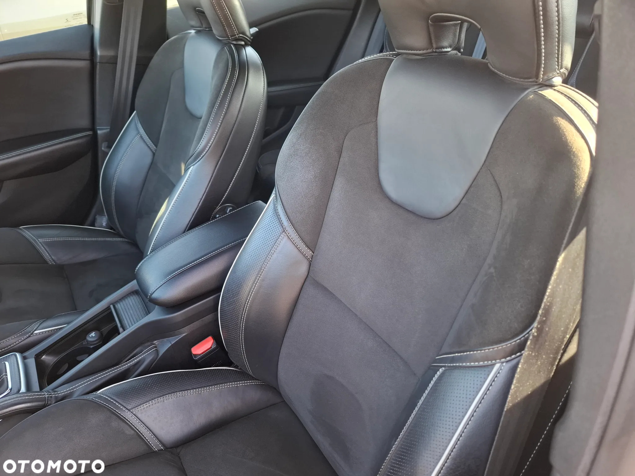 Volvo V40 D2 Drive-E R-Design Kinetic - 29