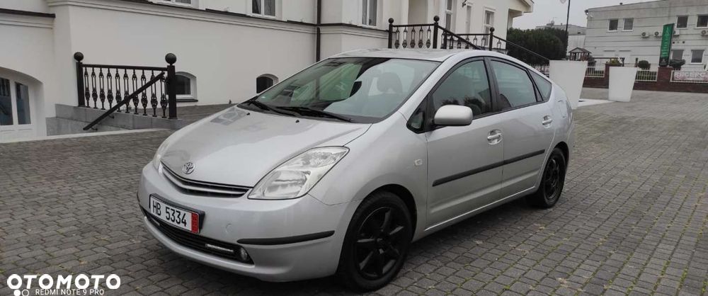 Toyota Prius (Hybrid) Sol - 3