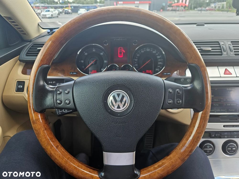 Volkswagen Passat 2.0 TDI DPF Highline - 19