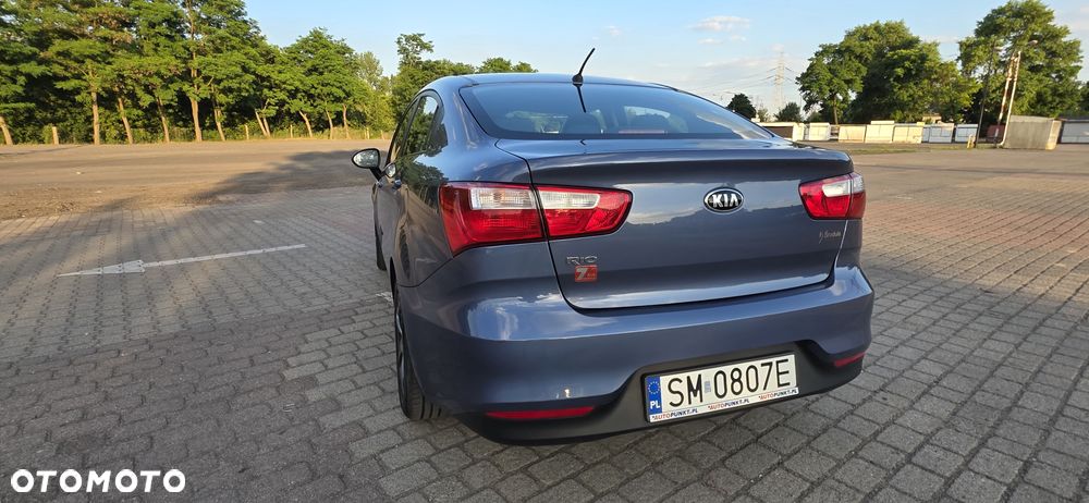 Kia Rio 1.2 L - 8