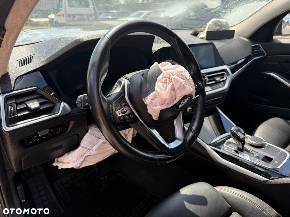 BMW Seria 3 318d MHEV Sport Line - 16