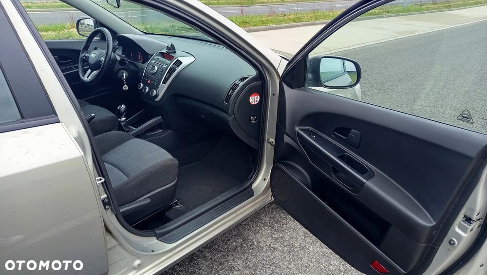 Kia Ceed 1.4 Comfort + - 19