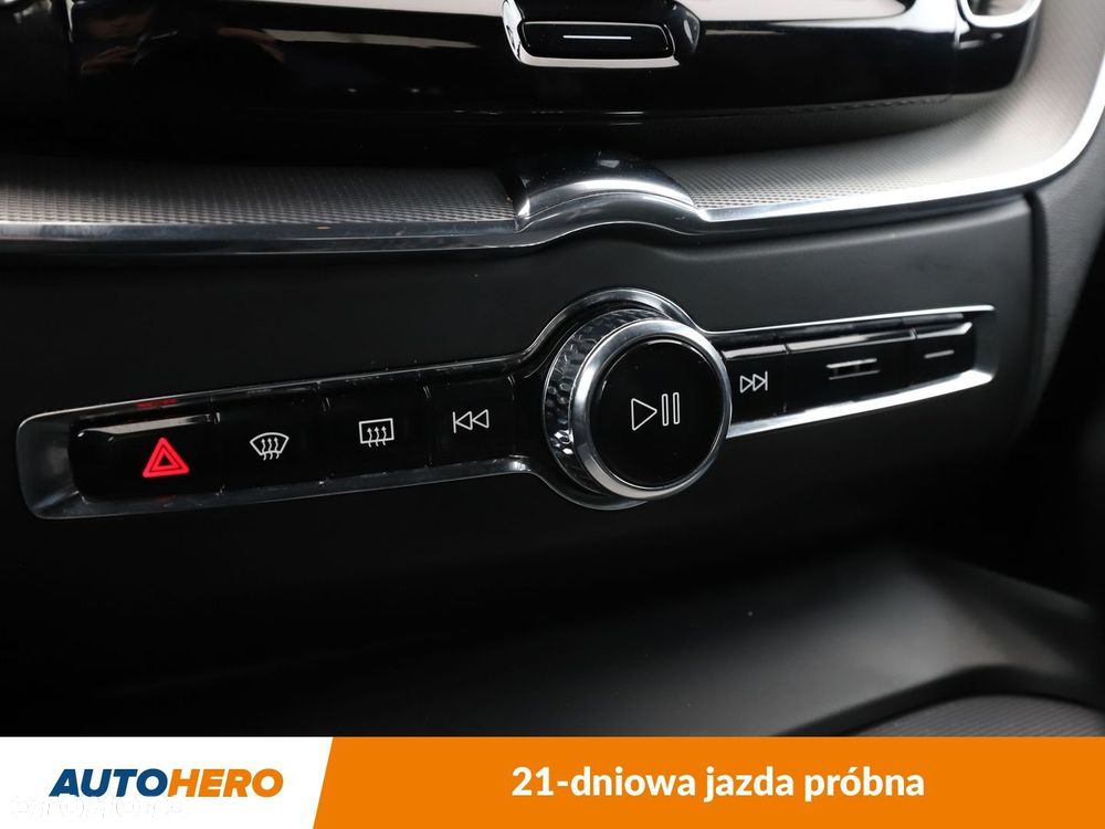 Volvo XC 60 D4 R-Design - 27