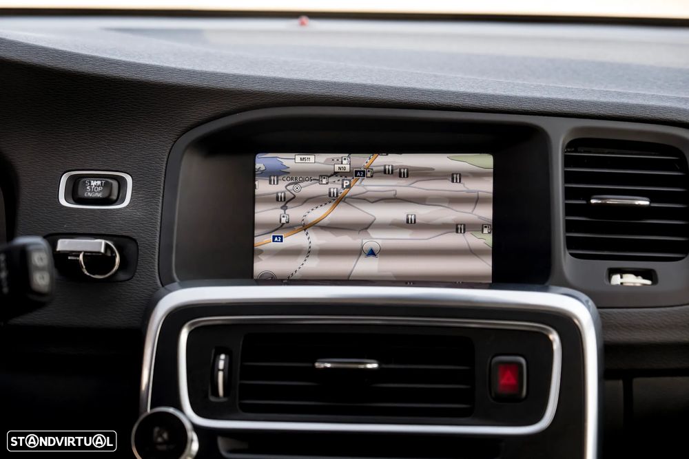Volvo V60 2.0 D3 R-Design Start/Stop - 16