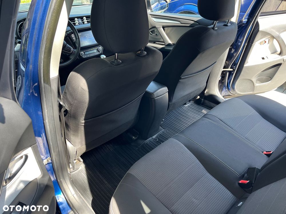 Toyota Avensis - 8