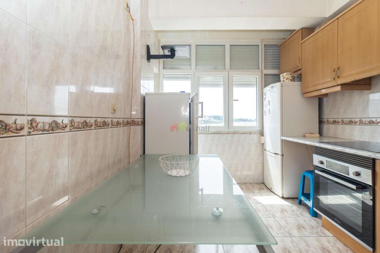 Apartamento T2 com Vista Rio na Avª do Bocage - Barreiro - Grande imagem: 3/23