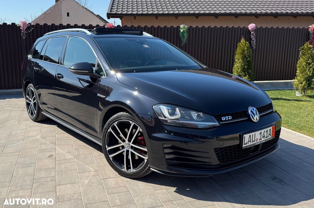 Volkswagen Golf - 1