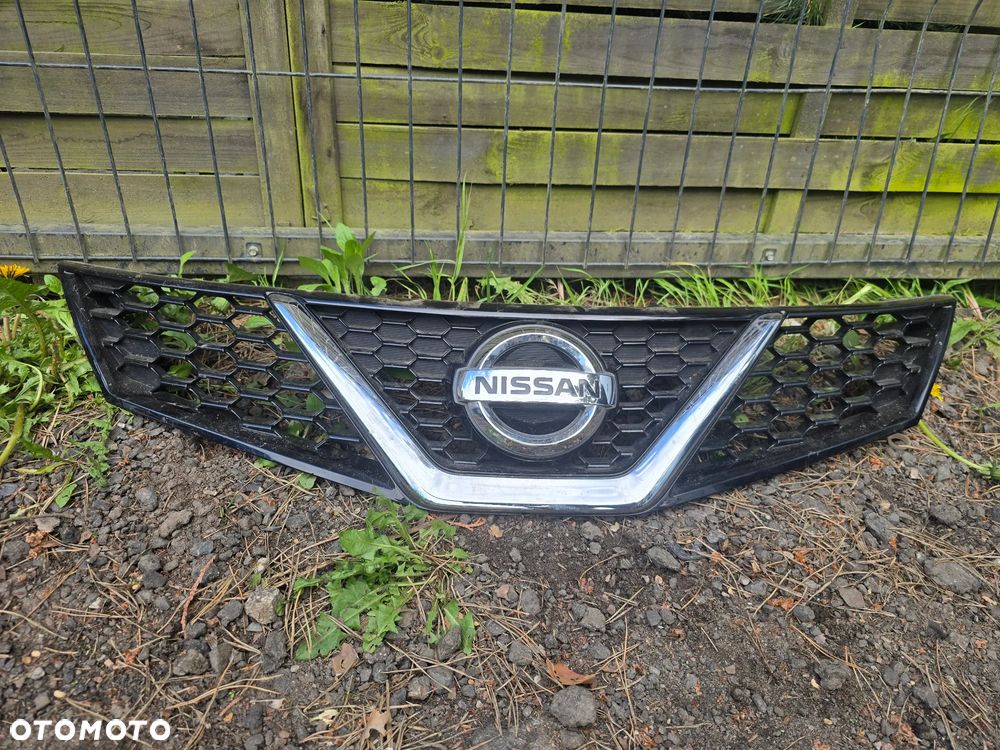 Nissan pulsar grill atrapa oryginał na kamerę - 2