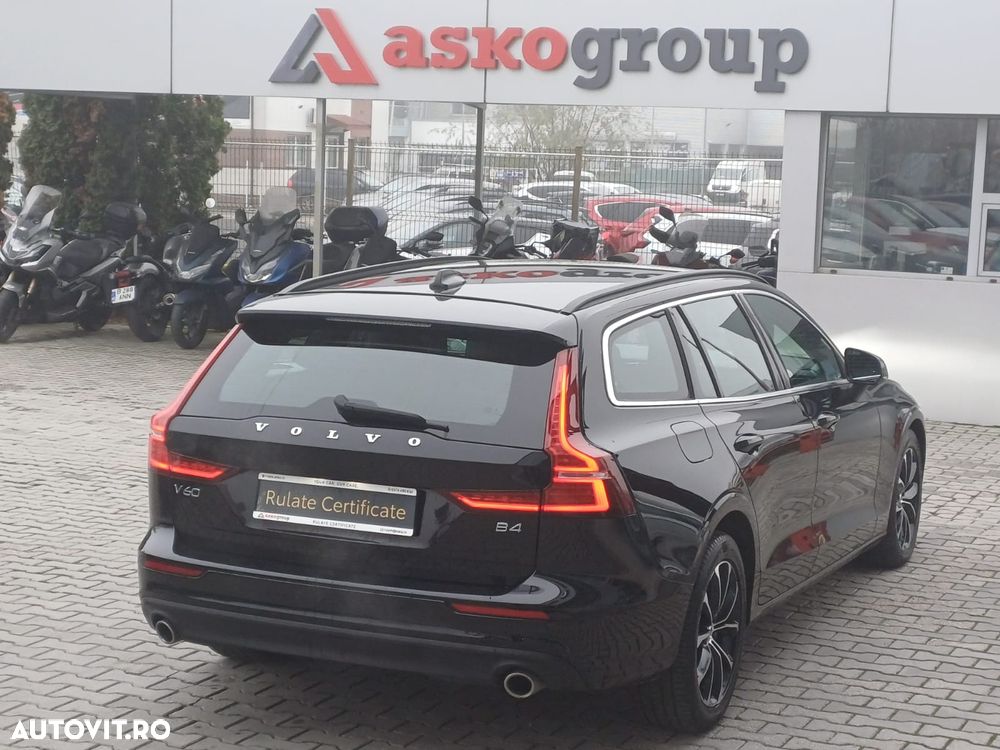 Volvo V60 B4 MHEV AT8 FWD Momentum Pro - 4