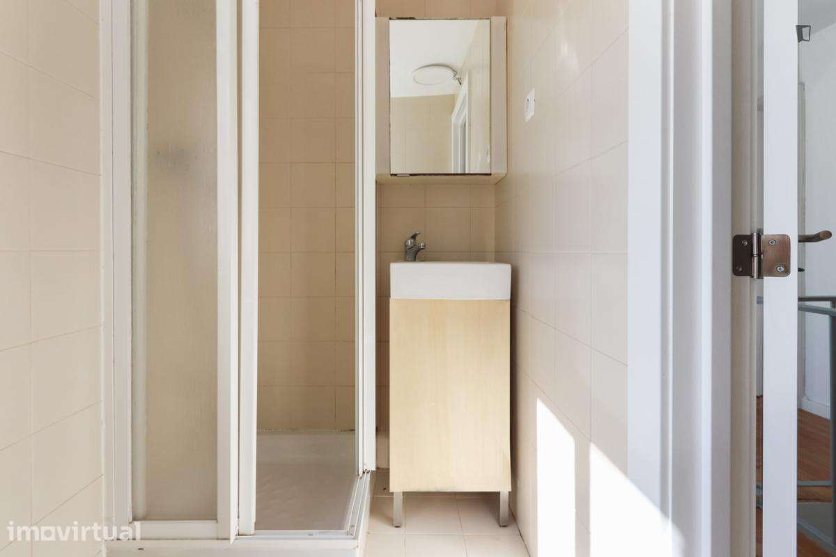 Quarto - localizado em Penha Lisbon - Grande imagem: 4/33
