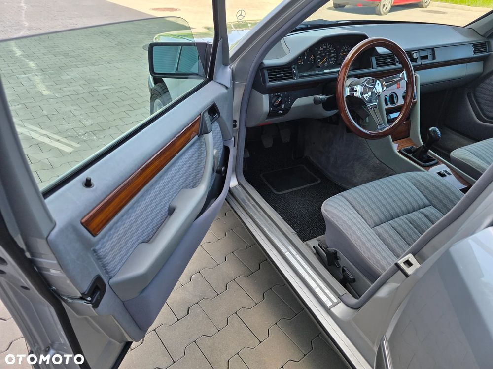 Mercedes-Benz W124 (1984-1993) - 21